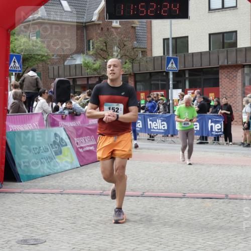 10.05.2026 - 8. Wedeler Halbmarathon Yannick Fuchs http://msf.ph/oto/9734419 10.05.2026 11:52:23 Ziel 152, 456, 985, 2143 meine-sportfotos.de