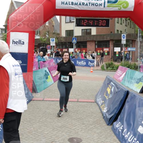 10.05.2026 - 8. Wedeler Halbmarathon Yannick Fuchs http://msf.ph/oto/9734430 10.05.2026 12:41:28 Ziel 205, 369 meine-sportfotos.de