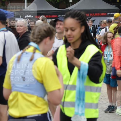 10.05.2026 - 8. Wedeler Halbmarathon Yannick Fuchs http://msf.ph/oto/9734437 10.05.2026 12:41:33 Ziel 205, 2220 meine-sportfotos.de