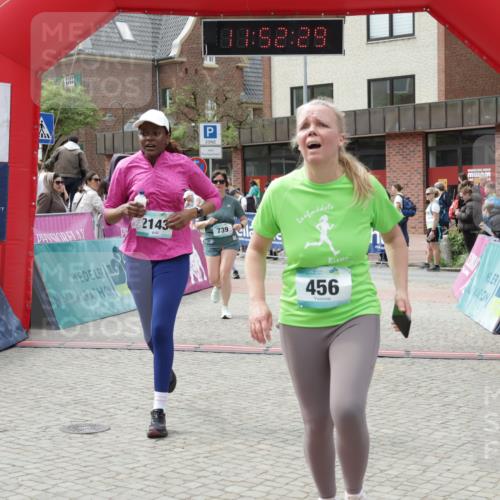 10.05.2026 - 8. Wedeler Halbmarathon Yannick Fuchs http://msf.ph/oto/9734458 10.05.2026 11:52:28 Ziel 152, 456, 715, 739, 2143 meine-sportfotos.de