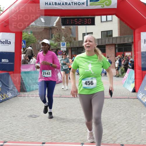 10.05.2026 - 8. Wedeler Halbmarathon Yannick Fuchs http://msf.ph/oto/9734461 10.05.2026 11:52:28 Ziel 152, 456, 715, 739, 2143 meine-sportfotos.de