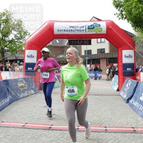 10.05.2026 - 8. Wedeler Halbmarathon Yannick Fuchs http://msf.ph/oto/9734463 10.05.2026 11:52:28 Ziel 152, 456, 715, 739, 2143 meine-sportfotos.de