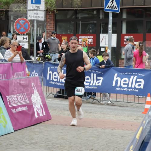10.05.2026 - 8. Wedeler Halbmarathon Yannick Fuchs http://msf.ph/oto/9734466 10.05.2026 12:42:29 Ziel 983 meine-sportfotos.de