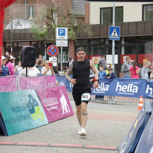 10.05.2026 - 8. Wedeler Halbmarathon Yannick Fuchs http://msf.ph/oto/9734470 10.05.2026 12:42:31 Ziel 983 meine-sportfotos.de