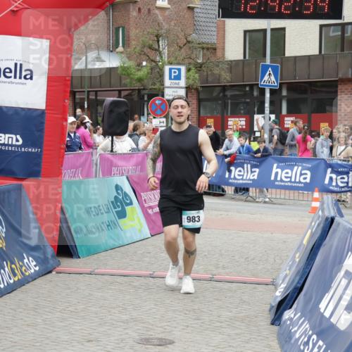 10.05.2026 - 8. Wedeler Halbmarathon Yannick Fuchs http://msf.ph/oto/9734474 10.05.2026 12:42:32 Ziel 983 meine-sportfotos.de