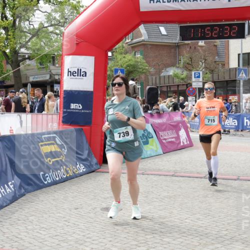 10.05.2026 - 8. Wedeler Halbmarathon Yannick Fuchs http://msf.ph/oto/9734476 10.05.2026 11:52:30 Ziel 456, 715, 739, 2143 meine-sportfotos.de