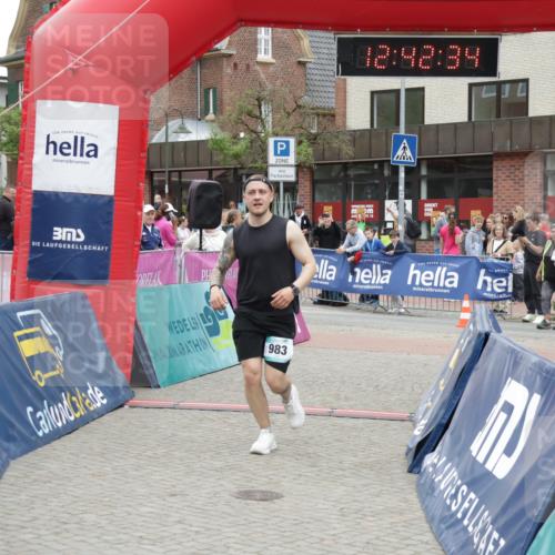 10.05.2026 - 8. Wedeler Halbmarathon Yannick Fuchs http://msf.ph/oto/9734477 10.05.2026 12:42:32 Ziel 983 meine-sportfotos.de