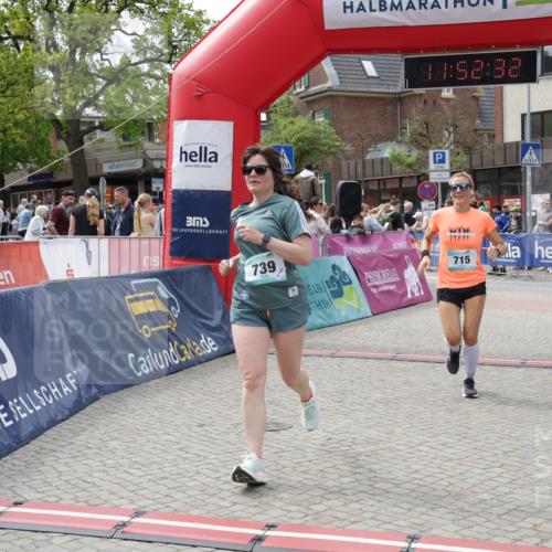 10.05.2026 - 8. Wedeler Halbmarathon Yannick Fuchs http://msf.ph/oto/9734478 10.05.2026 11:52:30 Ziel 456, 715, 739, 2143 meine-sportfotos.de