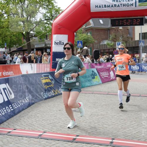 10.05.2026 - 8. Wedeler Halbmarathon Yannick Fuchs http://msf.ph/oto/9734480 10.05.2026 11:52:30 Ziel 456, 715, 739, 2143 meine-sportfotos.de