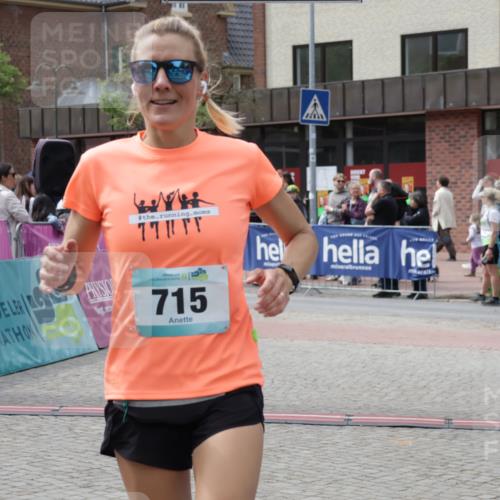 10.05.2026 - 8. Wedeler Halbmarathon Yannick Fuchs http://msf.ph/oto/9734483 10.05.2026 11:52:31 Ziel 456, 715, 739, 2143 meine-sportfotos.de