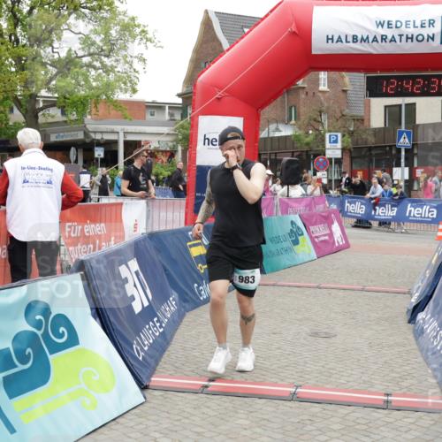 10.05.2026 - 8. Wedeler Halbmarathon Yannick Fuchs http://msf.ph/oto/9734484 10.05.2026 12:42:33 Ziel 983 meine-sportfotos.de