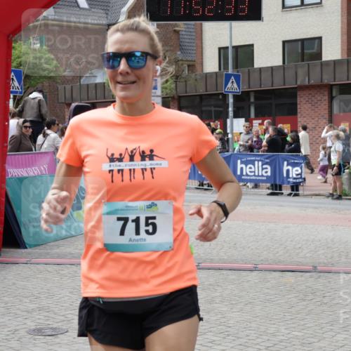 10.05.2026 - 8. Wedeler Halbmarathon Yannick Fuchs http://msf.ph/oto/9734485 10.05.2026 11:52:31 Ziel 456, 715, 739, 2143 meine-sportfotos.de