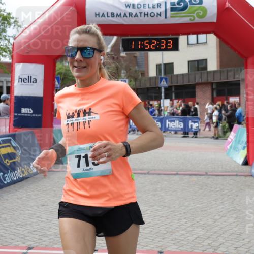 10.05.2026 - 8. Wedeler Halbmarathon Yannick Fuchs http://msf.ph/oto/9734487 10.05.2026 11:52:32 Ziel 715, 739, 2143 meine-sportfotos.de