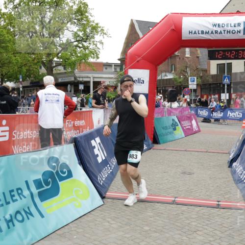 10.05.2026 - 8. Wedeler Halbmarathon Yannick Fuchs http://msf.ph/oto/9734488 10.05.2026 12:42:34 Ziel 983 meine-sportfotos.de