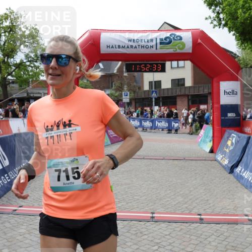 10.05.2026 - 8. Wedeler Halbmarathon Yannick Fuchs http://msf.ph/oto/9734489 10.05.2026 11:52:32 Ziel 715, 739, 2143 meine-sportfotos.de