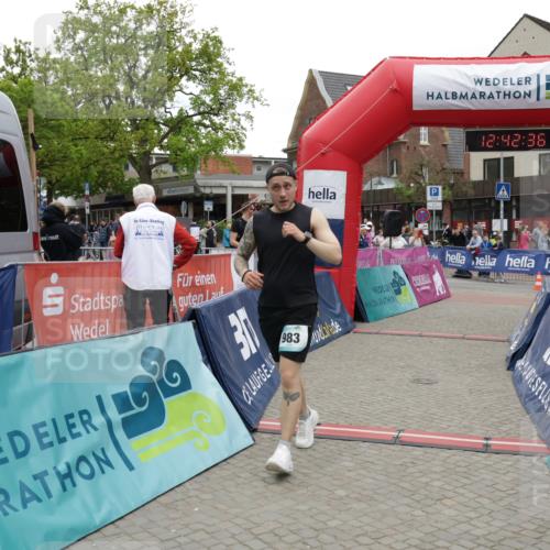 10.05.2026 - 8. Wedeler Halbmarathon Yannick Fuchs http://msf.ph/oto/9734490 10.05.2026 12:42:34 Ziel 983 meine-sportfotos.de