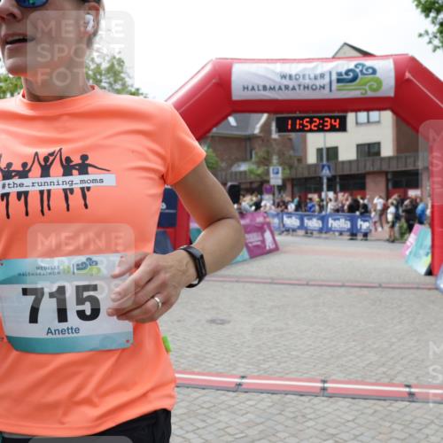 10.05.2026 - 8. Wedeler Halbmarathon Yannick Fuchs http://msf.ph/oto/9734491 10.05.2026 11:52:32 Ziel 715, 739, 2143 meine-sportfotos.de