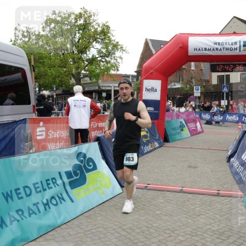 10.05.2026 - 8. Wedeler Halbmarathon Yannick Fuchs http://msf.ph/oto/9734492 10.05.2026 12:42:34 Ziel 983 meine-sportfotos.de