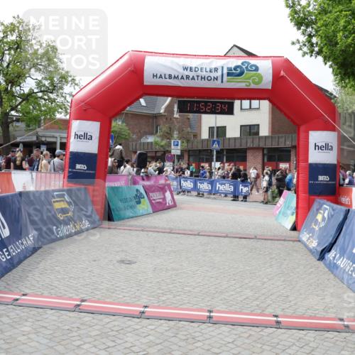 10.05.2026 - 8. Wedeler Halbmarathon Yannick Fuchs http://msf.ph/oto/9734495 10.05.2026 11:52:32 Ziel 715, 739, 2143 meine-sportfotos.de