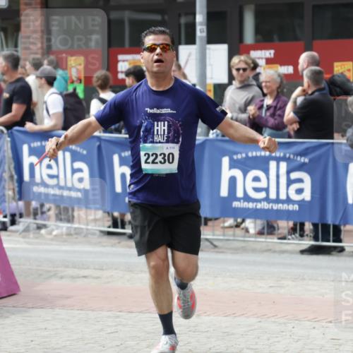 10.05.2026 - 8. Wedeler Halbmarathon Yannick Fuchs http://msf.ph/oto/9734497 10.05.2026 11:52:36 Ziel 715, 2230 meine-sportfotos.de