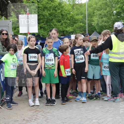 10.05.2026 - 8. Wedeler Halbmarathon Yannick Fuchs http://msf.ph/oto/9734498 10.05.2026 12:42:57 Ziel  meine-sportfotos.de