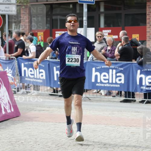 10.05.2026 - 8. Wedeler Halbmarathon Yannick Fuchs http://msf.ph/oto/9734499 10.05.2026 11:52:36 Ziel 715, 2230 meine-sportfotos.de