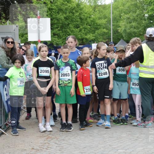 10.05.2026 - 8. Wedeler Halbmarathon Yannick Fuchs http://msf.ph/oto/9734500 10.05.2026 12:42:57 Ziel  meine-sportfotos.de