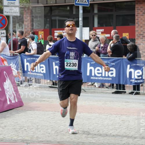 10.05.2026 - 8. Wedeler Halbmarathon Yannick Fuchs http://msf.ph/oto/9734501 10.05.2026 11:52:36 Ziel 715, 2230 meine-sportfotos.de