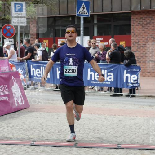 10.05.2026 - 8. Wedeler Halbmarathon Yannick Fuchs http://msf.ph/oto/9734505 10.05.2026 11:52:37 Ziel 2230 meine-sportfotos.de
