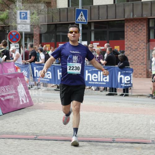 10.05.2026 - 8. Wedeler Halbmarathon Yannick Fuchs http://msf.ph/oto/9734509 10.05.2026 11:52:37 Ziel 2230 meine-sportfotos.de