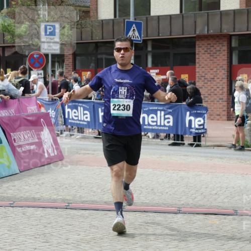 10.05.2026 - 8. Wedeler Halbmarathon Yannick Fuchs http://msf.ph/oto/9734512 10.05.2026 11:52:37 Ziel 2230 meine-sportfotos.de