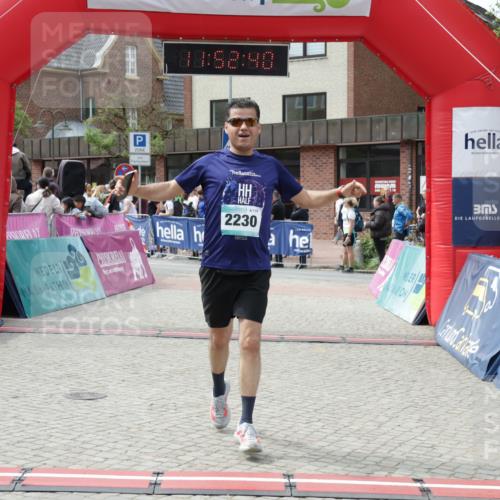 10.05.2026 - 8. Wedeler Halbmarathon Yannick Fuchs http://msf.ph/oto/9734525 10.05.2026 11:52:38 Ziel 2230 meine-sportfotos.de