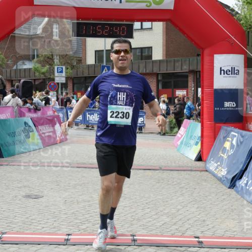 10.05.2026 - 8. Wedeler Halbmarathon Yannick Fuchs http://msf.ph/oto/9734528 10.05.2026 11:52:39 Ziel 2230 meine-sportfotos.de