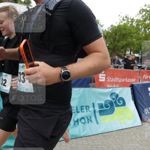 10.05.2026 - 8. Wedeler Halbmarathon Yannick Fuchs http://msf.ph/oto/9734540 10.05.2026 12:43:14 Ziel 532, 533 meine-sportfotos.de
