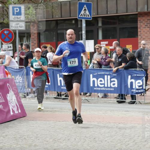 10.05.2026 - 8. Wedeler Halbmarathon Yannick Fuchs http://msf.ph/oto/9734546 10.05.2026 11:52:46 Ziel 177, 439 meine-sportfotos.de