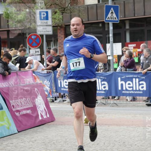 10.05.2026 - 8. Wedeler Halbmarathon Yannick Fuchs http://msf.ph/oto/9734550 10.05.2026 11:52:48 Ziel 177, 439 meine-sportfotos.de