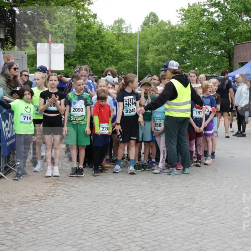 10.05.2026 - 8. Wedeler Halbmarathon Yannick Fuchs http://msf.ph/oto/9734553 10.05.2026 12:43:30 Ziel  meine-sportfotos.de