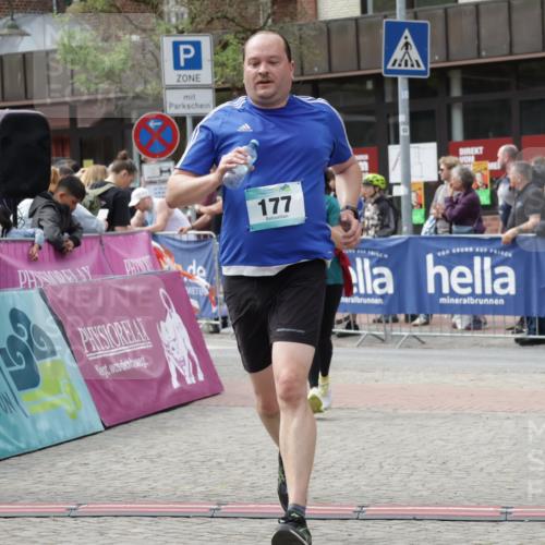 10.05.2026 - 8. Wedeler Halbmarathon Yannick Fuchs http://msf.ph/oto/9734554 10.05.2026 11:52:48 Ziel 177, 439 meine-sportfotos.de