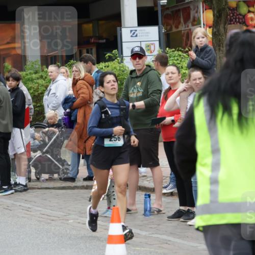 10.05.2026 - 8. Wedeler Halbmarathon Yannick Fuchs http://msf.ph/oto/9734557 10.05.2026 12:43:46 Ziel  meine-sportfotos.de