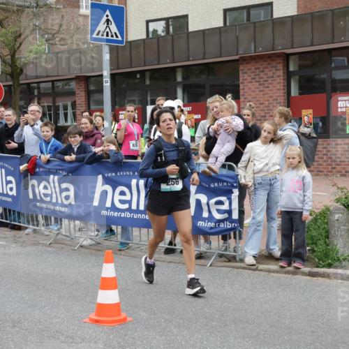 10.05.2026 - 8. Wedeler Halbmarathon Yannick Fuchs http://msf.ph/oto/9734563 10.05.2026 12:43:51 Ziel  meine-sportfotos.de