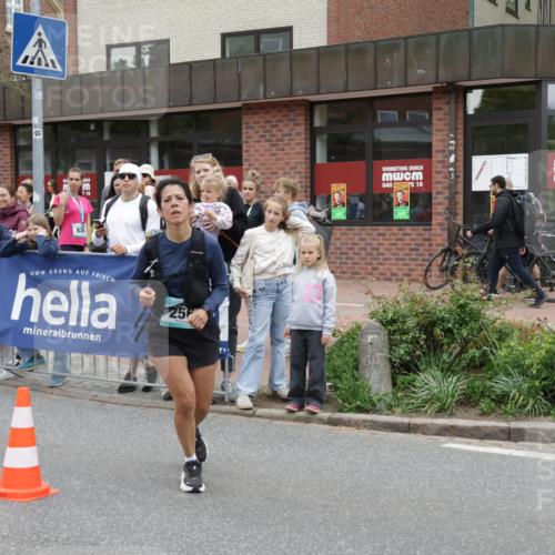 10.05.2026 - 8. Wedeler Halbmarathon Yannick Fuchs http://msf.ph/oto/9734570 10.05.2026 12:43:51 Ziel  meine-sportfotos.de