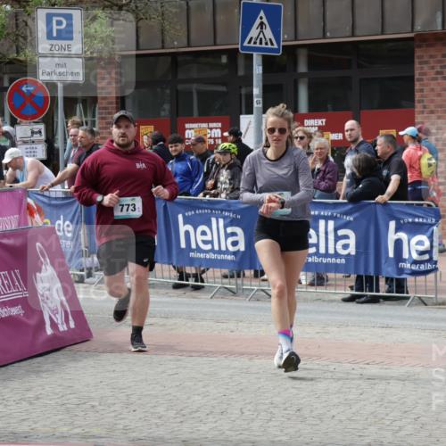 10.05.2026 - 8. Wedeler Halbmarathon Yannick Fuchs http://msf.ph/oto/9734596 10.05.2026 11:52:56 Ziel 123, 439, 773 meine-sportfotos.de