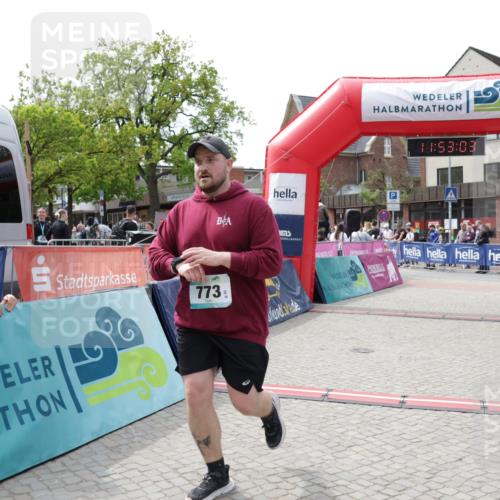 10.05.2026 - 8. Wedeler Halbmarathon Yannick Fuchs http://msf.ph/oto/9734631 10.05.2026 11:53:01 Ziel 123, 773 meine-sportfotos.de