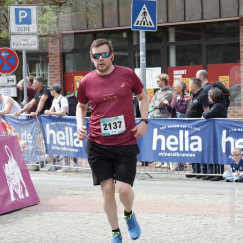 10.05.2026 - 8. Wedeler Halbmarathon Yannick Fuchs http://msf.ph/oto/9734670 10.05.2026 11:53:22 Ziel 140, 633, 1031, 2137 meine-sportfotos.de