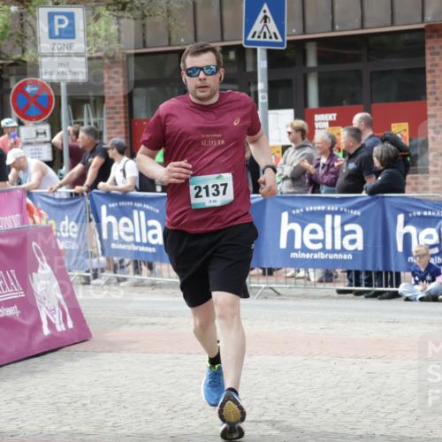 10.05.2026 - 8. Wedeler Halbmarathon Yannick Fuchs http://msf.ph/oto/9734672 10.05.2026 11:53:22 Ziel 140, 633, 1031, 2137 meine-sportfotos.de