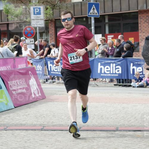 10.05.2026 - 8. Wedeler Halbmarathon Yannick Fuchs http://msf.ph/oto/9734676 10.05.2026 11:53:22 Ziel 140, 633, 1031, 2137 meine-sportfotos.de