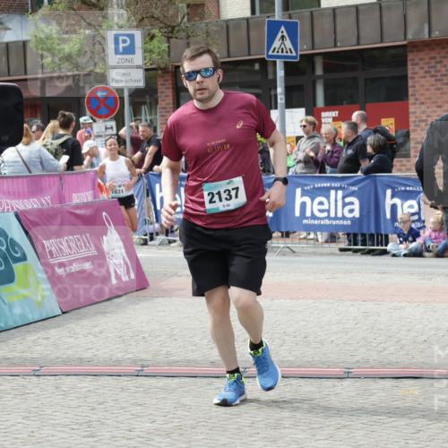 10.05.2026 - 8. Wedeler Halbmarathon Yannick Fuchs http://msf.ph/oto/9734678 10.05.2026 11:53:22 Ziel 140, 633, 1031, 2137 meine-sportfotos.de