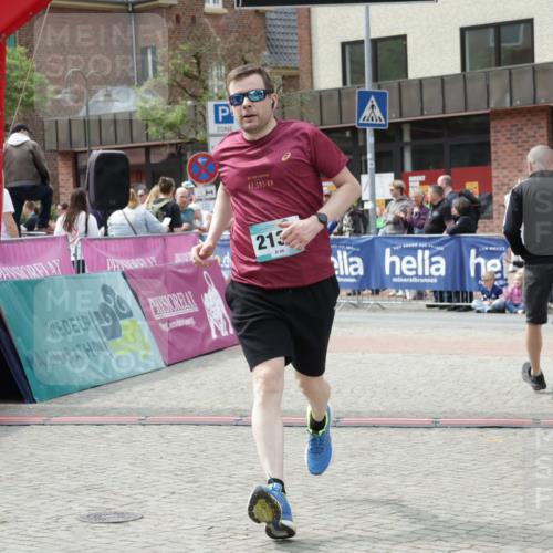 10.05.2026 - 8. Wedeler Halbmarathon Yannick Fuchs http://msf.ph/oto/9734684 10.05.2026 11:53:23 Ziel 140, 1031, 2137 meine-sportfotos.de
