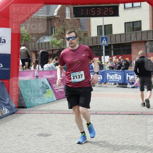 10.05.2026 - 8. Wedeler Halbmarathon Yannick Fuchs http://msf.ph/oto/9734686 10.05.2026 11:53:23 Ziel 140, 1031, 2137 meine-sportfotos.de