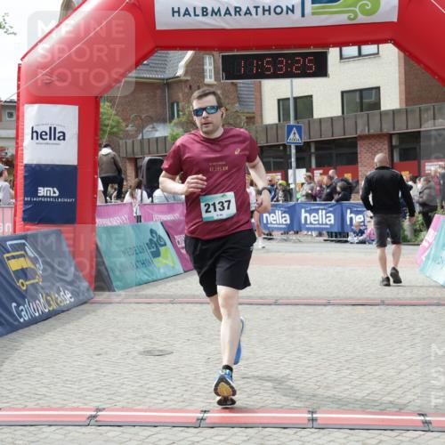 10.05.2026 - 8. Wedeler Halbmarathon Yannick Fuchs http://msf.ph/oto/9734688 10.05.2026 11:53:23 Ziel 140, 1031, 2137 meine-sportfotos.de